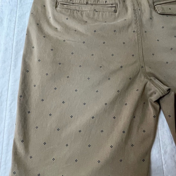 Empyre Tan Patterned Flat Front Shorts 36 - Picture 6 of 6